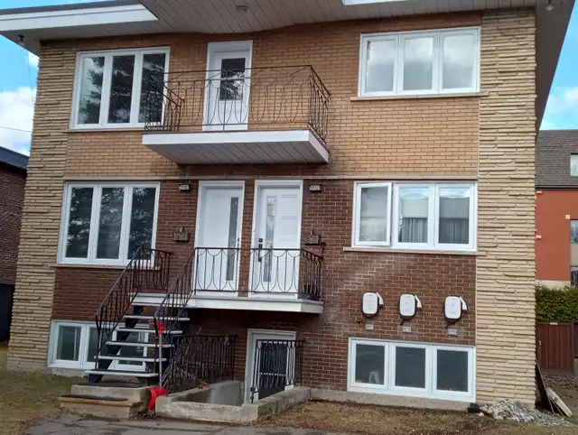 Grand appartement 5 ½ totalement rénové à louer à Chambly