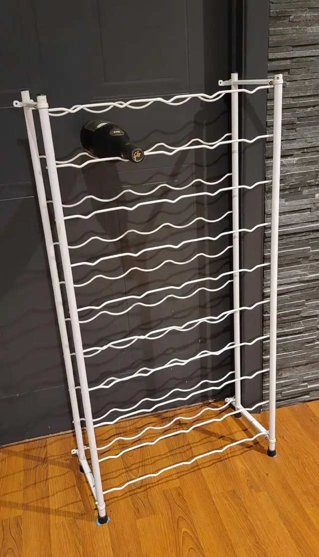4   Racks  à bouteilles de vin