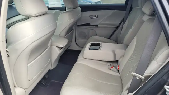 2010 Toyota Venza V6 - Photo 8
