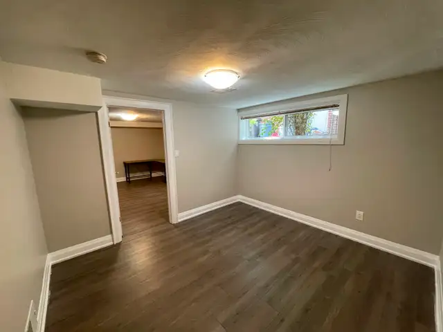 Renovated Large 1 Bedroom Basement Apartment Separate Entrance - Photo 3