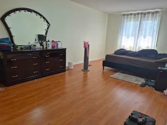 4 2 bedrooms 3.5 washrooms 2 kitchens Mississauga $4600 monthly - Photo 3