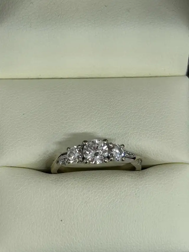 Vintage Trinity overlapping W/G Diamond Ring - Photo 2