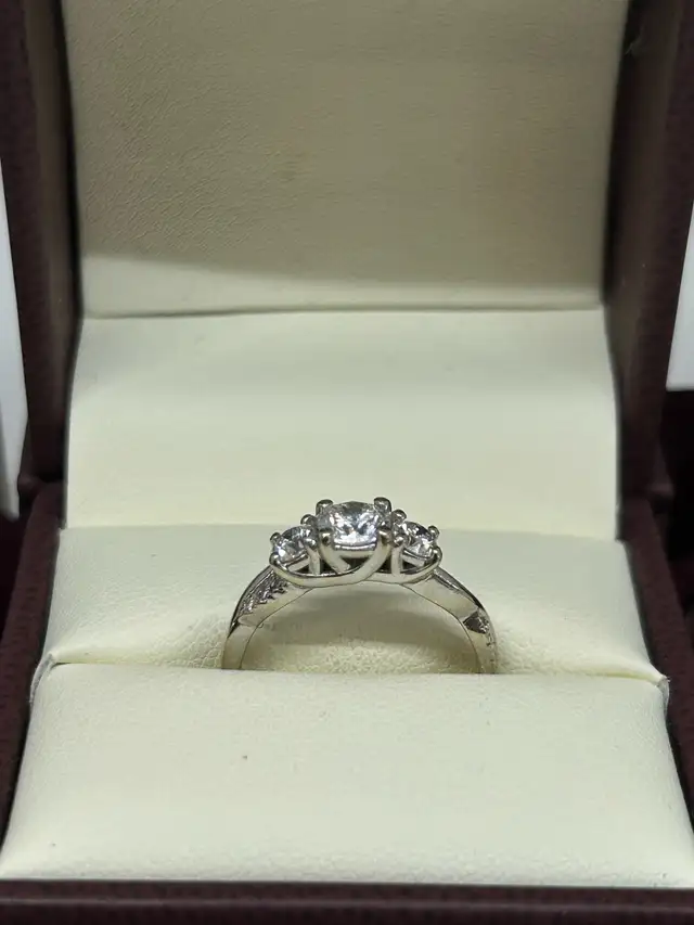 Vintage Trinity overlapping W/G Diamond Ring - Photo 3