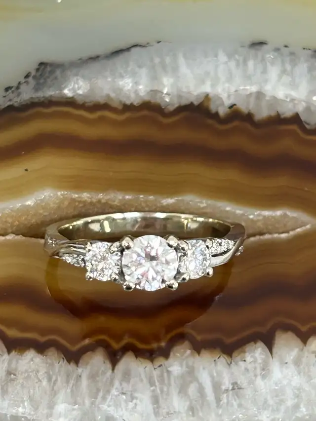 Vintage Trinity overlapping W/G Diamond Ring - Photo 4