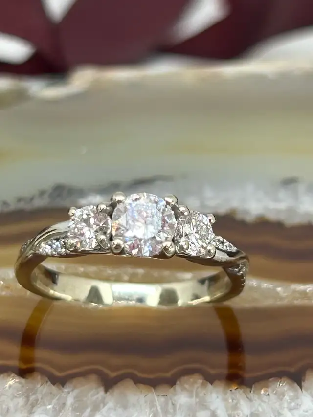 Vintage Trinity overlapping W/G Diamond Ring - Photo 6