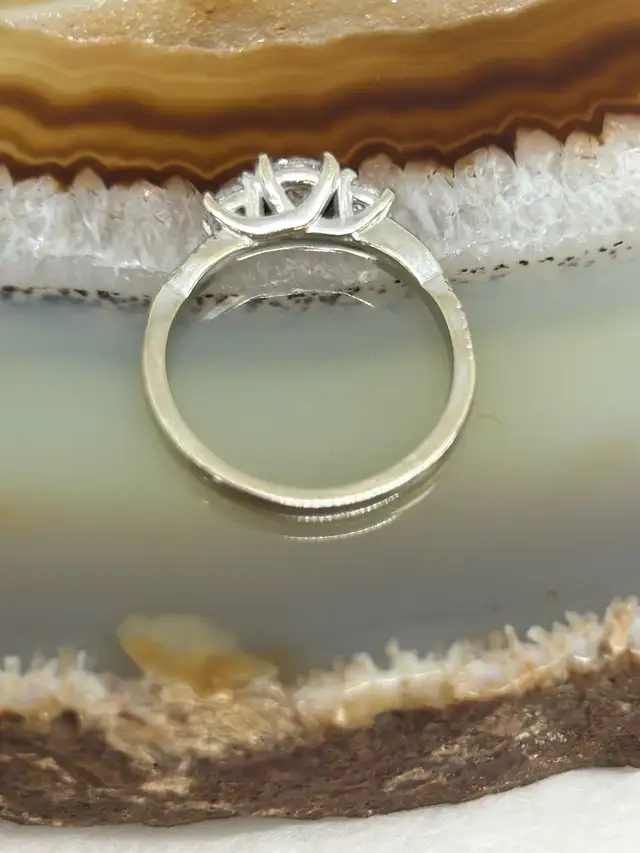 Vintage Trinity overlapping W/G Diamond Ring - Photo 8