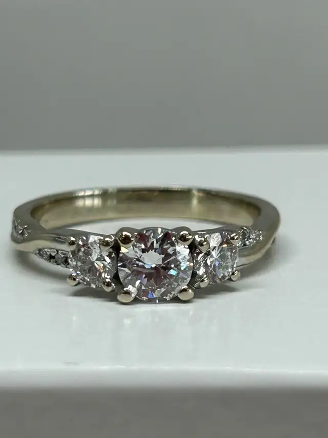 Vintage Trinity overlapping W/G Diamond Ring - Photo 9