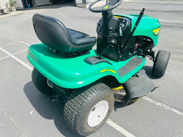 Lawn tractor - Photo 3