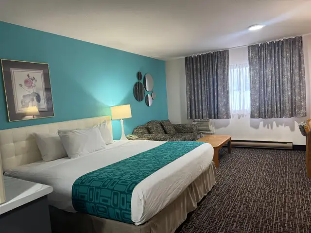 Affordable Weekly & Monthly Hotel Rooms – Clean & Comfortable - Photo 10