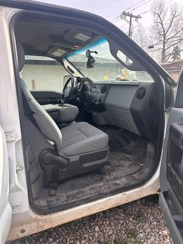 2016 Ford F250 Superduty Crew Car - Photo 2