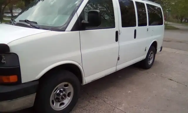 2007 GMC SAVANA 12 passenger van CERTIFIED  $6000,00