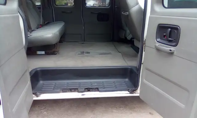 2007 GMC SAVANA 12 passenger van CERTIFIED  $6000,00 - Photo 2