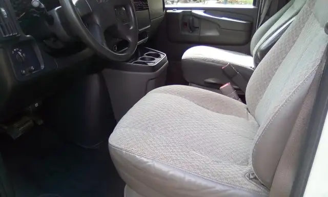 2007 GMC SAVANA 12 passenger van CERTIFIED  $6000,00 - Photo 5