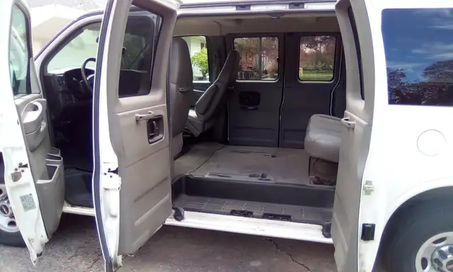 2007 GMC SAVANA 12 passenger van CERTIFIED  $6000,00 - Photo 7
