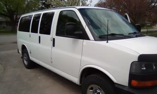 2007 GMC SAVANA 12 passenger van CERTIFIED  $6000,00 - Photo 9