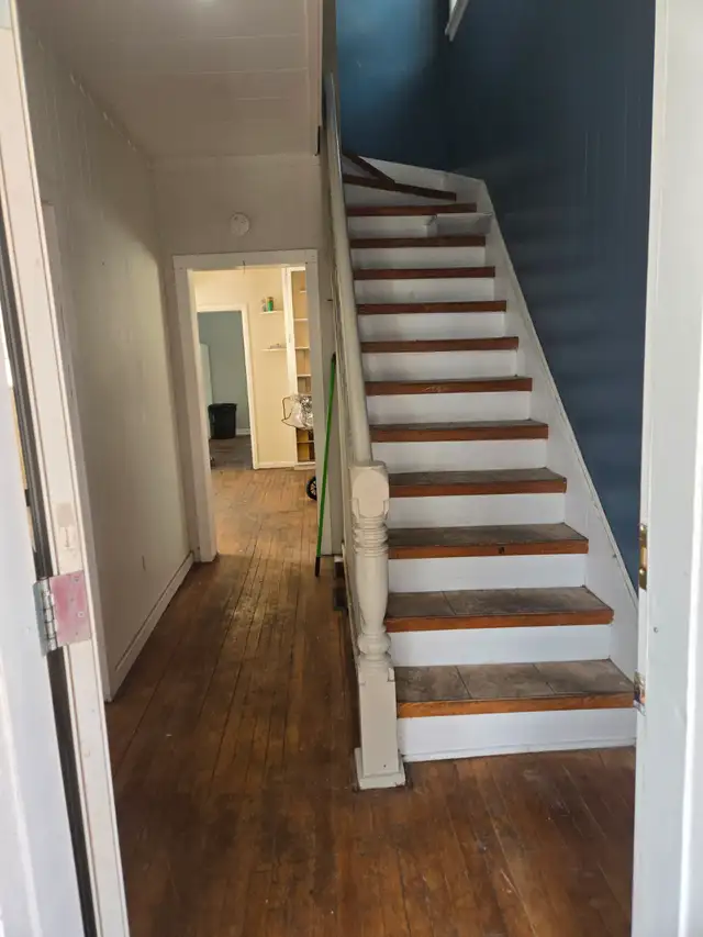 6 bedroom 2 washroom house for rent asap - Photo 2