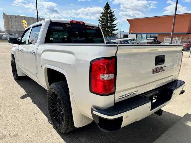 2015 GMC SIERRA 1500 DENALI – 5.3L V8 – 4X4   146,750 KM - Photo 9