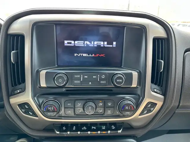 2015 GMC SIERRA 1500 DENALI – 5.3L V8 – 4X4   146,750 KM - Photo 14