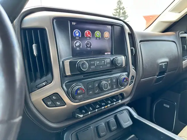 2015 GMC SIERRA 1500 DENALI – 5.3L V8 – 4X4   146,750 KM - Photo 17