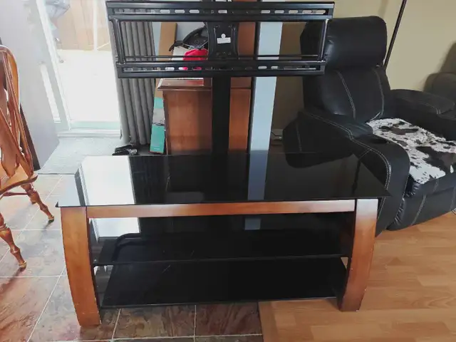 TV & Entertainment Stand - Photo 2