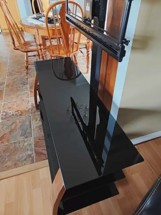 TV & Entertainment Stand - Photo 3