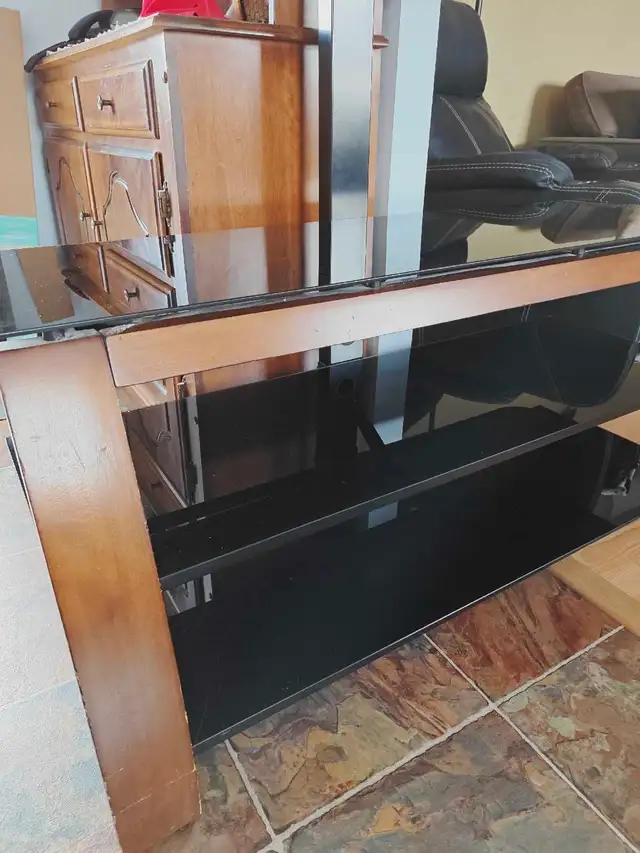 TV & Entertainment Stand - Photo 4
