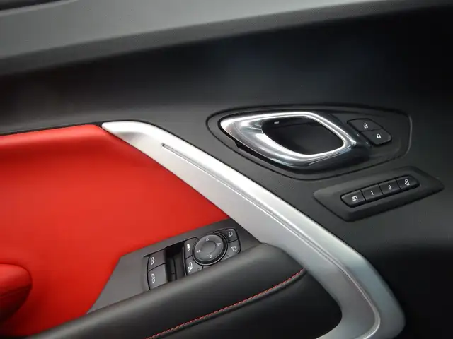 2016 Chevrolet Camaro SS Convertible 6.2L V8 - Photo 19