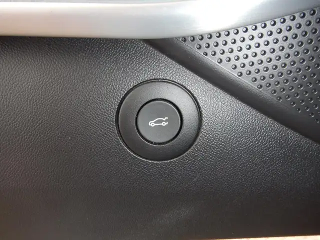 2016 Chevrolet Camaro SS Convertible 6.2L V8 - Photo 20