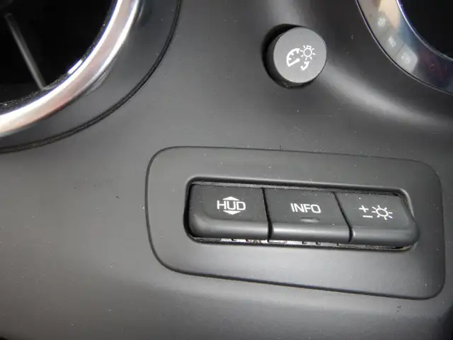 2016 Chevrolet Camaro SS Convertible 6.2L V8 - Photo 23