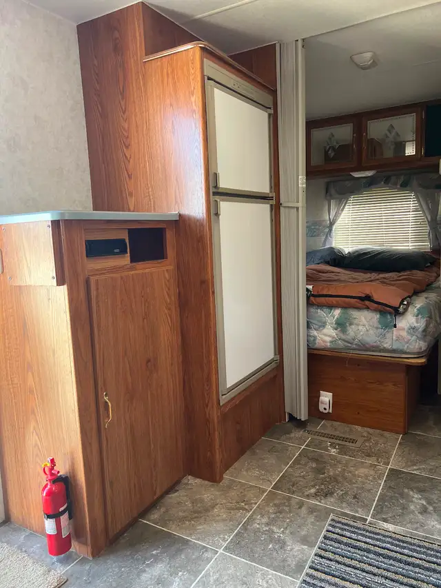 IMMACULATE & UPGRADED 2001 Terry 19ft Trailer -  $7800.00 - Photo 3