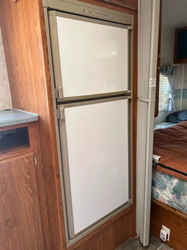 IMMACULATE & UPGRADED 2001 Terry 19ft Trailer -  $7800.00 - Photo 5