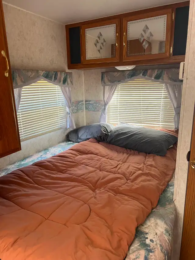 IMMACULATE & UPGRADED 2001 Terry 19ft Trailer -  $7800.00 - Photo 6