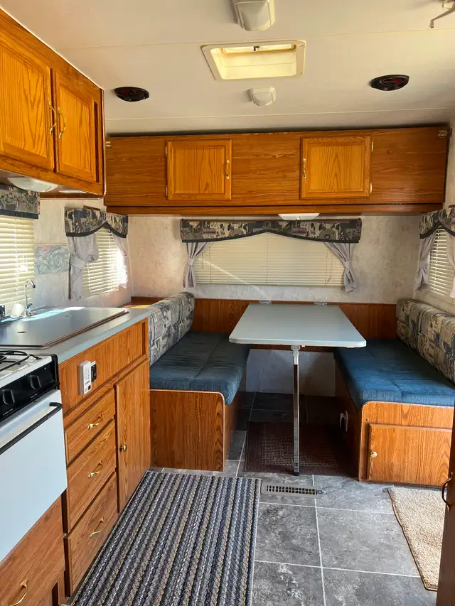 IMMACULATE & UPGRADED 2001 Terry 19ft Trailer -  $7800.00 - Photo 7