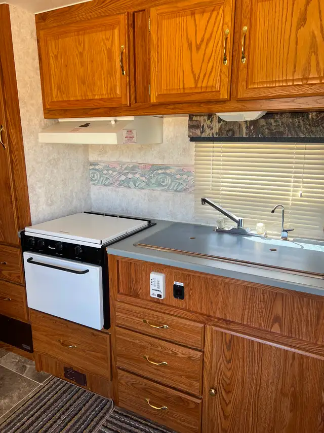 IMMACULATE & UPGRADED 2001 Terry 19ft Trailer -  $7800.00 - Photo 9