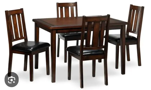 Leon’s table/chairs