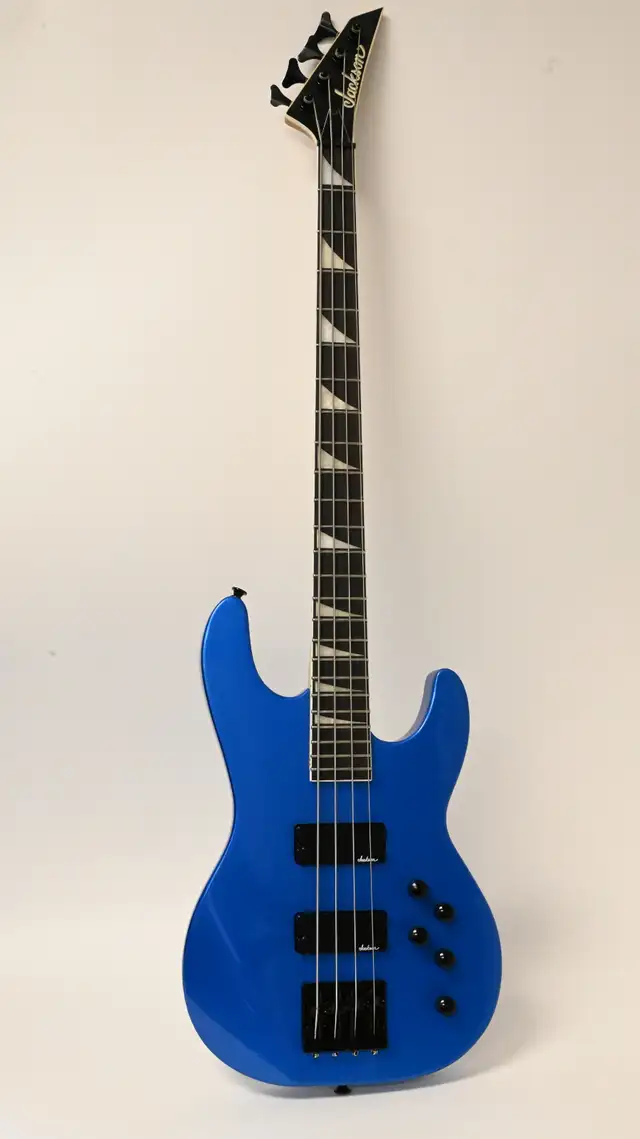 Jackson Bass JS3 with hard case good condition in Metallic Blue - Photo 2