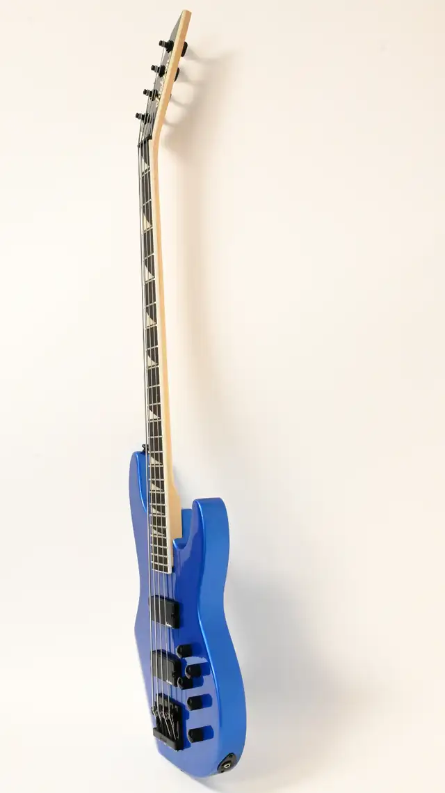 Jackson Bass JS3 with hard case good condition in Metallic Blue - Photo 7