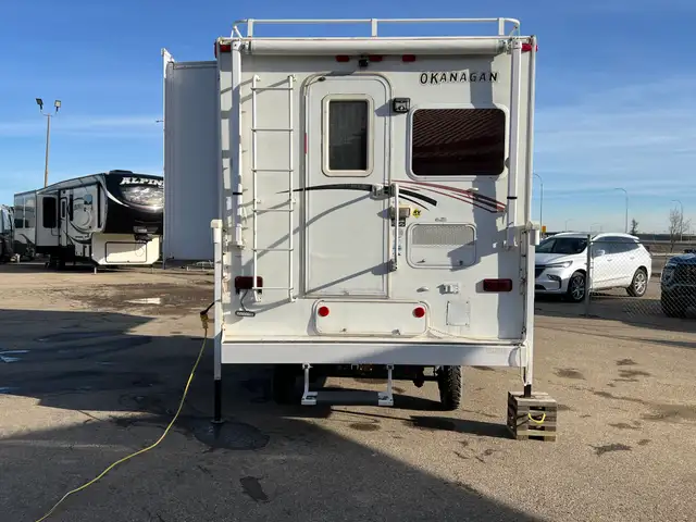 2008 OKANAGAN 811SL TRUCK CAMPER, SOLAR, GENERATOR, INVERTER - Photo 5
