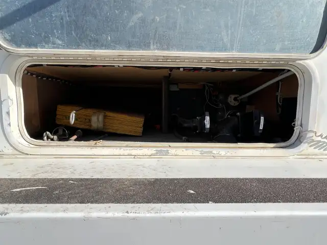 2008 OKANAGAN 811SL TRUCK CAMPER, SOLAR, GENERATOR, INVERTER - Photo 8