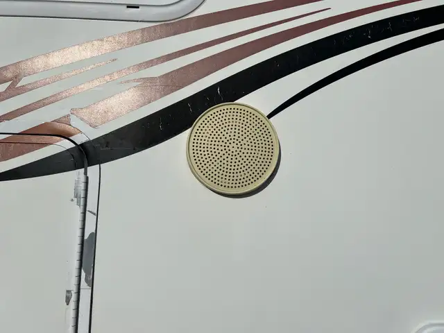 2008 OKANAGAN 811SL TRUCK CAMPER, SOLAR, GENERATOR, INVERTER - Photo 16