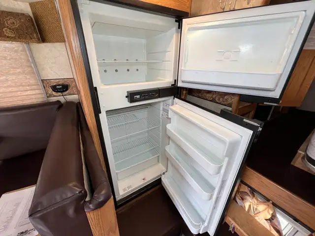 2008 OKANAGAN 811SL TRUCK CAMPER, SOLAR, GENERATOR, INVERTER - Photo 22