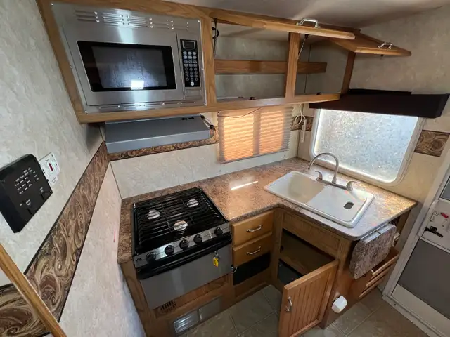 2008 OKANAGAN 811SL TRUCK CAMPER, SOLAR, GENERATOR, INVERTER - Photo 25