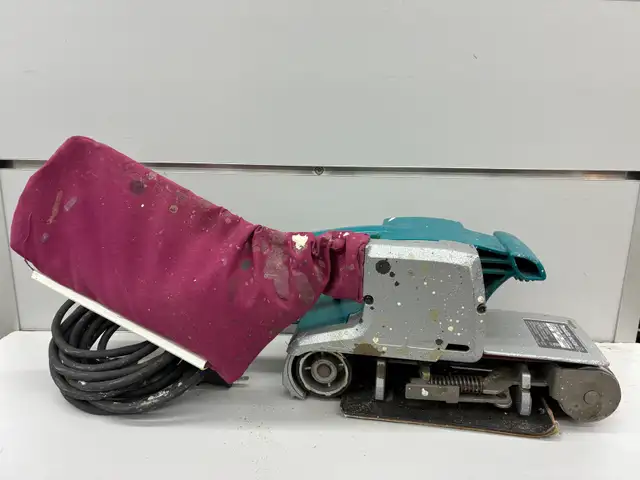 Makita 9924DB Belt Sander - Photo 2