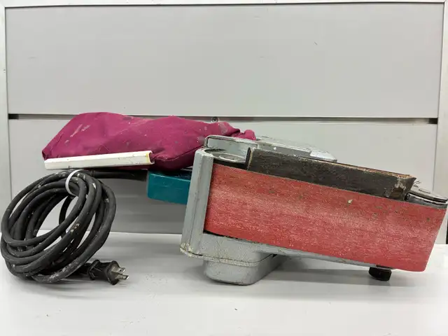 Makita 9924DB Belt Sander - Photo 3