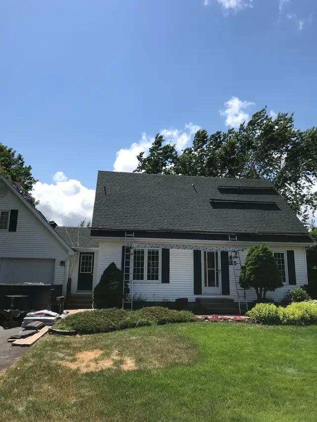 NOW HIRING — ROOFERS & LABOURERS - Photo 2