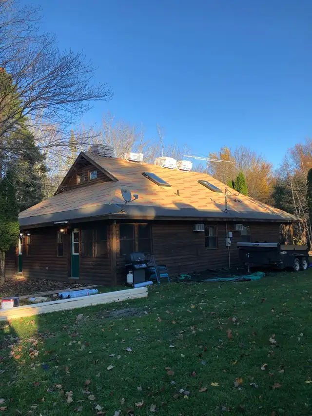 NOW HIRING — ROOFERS & LABOURERS - Photo 3