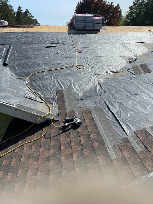 NOW HIRING — ROOFERS & LABOURERS - Photo 5