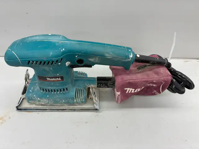 Makita B03700 Sheet Sander
