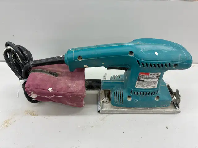 Makita B03700 Sheet Sander - Photo 2