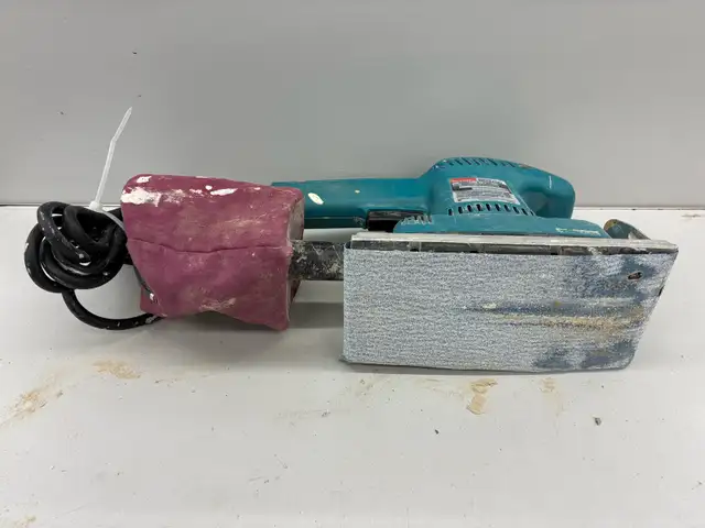 Makita B03700 Sheet Sander - Photo 3
